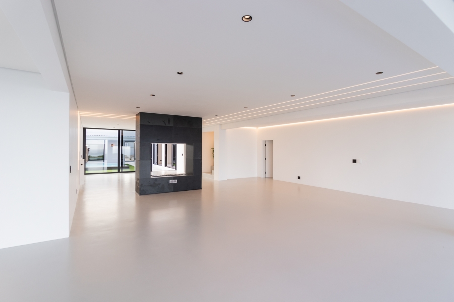 6 Bedroom Property for Sale in Yzerfontein Western Cape